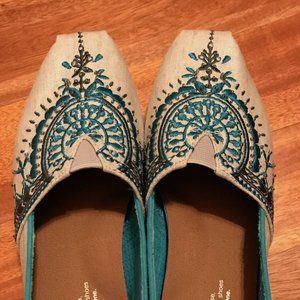 NWOT TOMS Women's Beaded Classics Sz 5.5